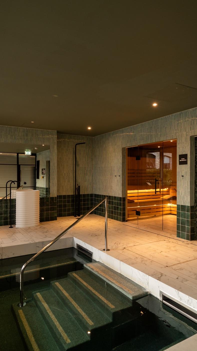 Spa and pool area in a 4WALLS development