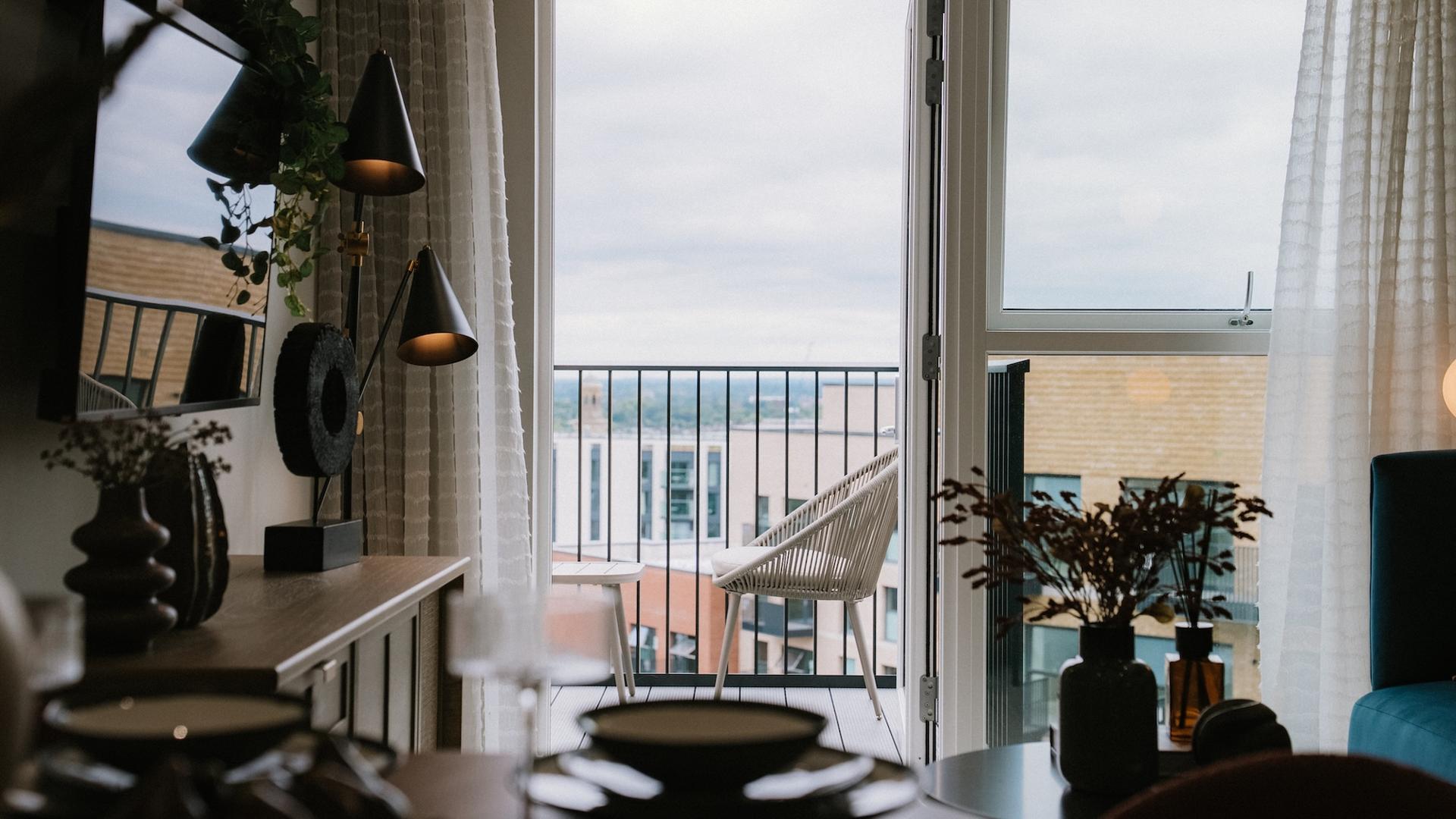 Kew Bridge Rise new build development, Brentford TW8 - modern riverside apartments